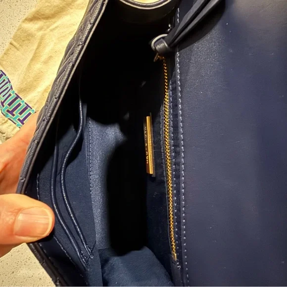 Tory Burch Fleming Quilted Shoulder Bag - Picture 8 of 12